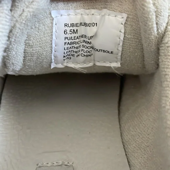 Steven my Steve Madden fashion sneakers. Snake skin detailing with hot pink star - Picture 3 of 5